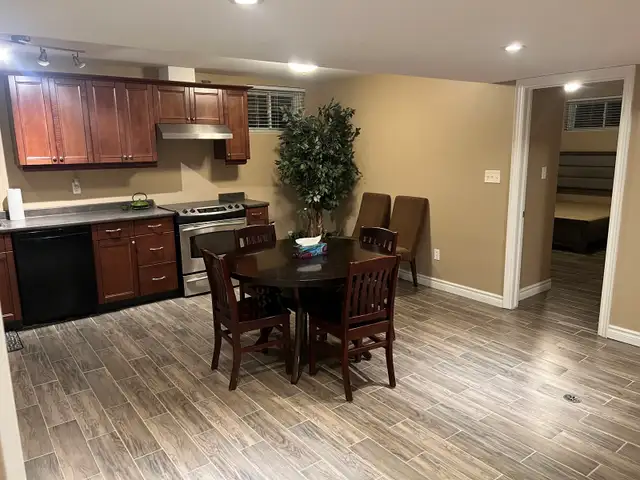 IN LAW SUITE Separate entrance 2 bedroom 1200sq/ft basement apar - Photo 6