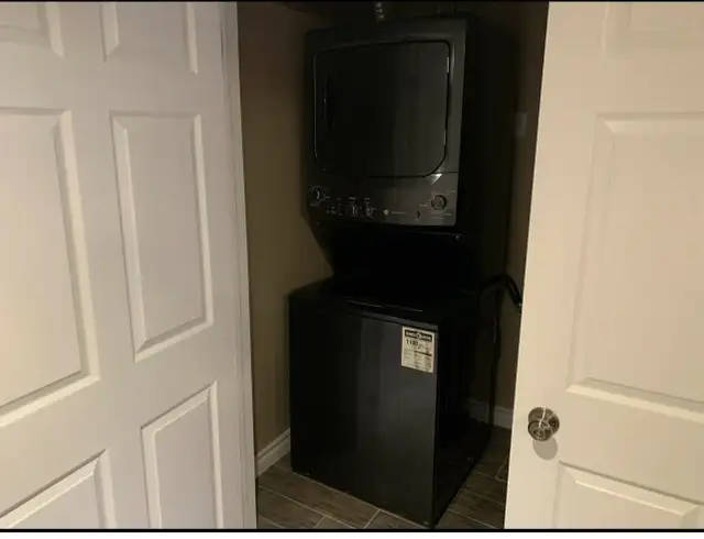 IN LAW SUITE Separate entrance 2 bedroom 1200sq/ft basement apar - Photo 9