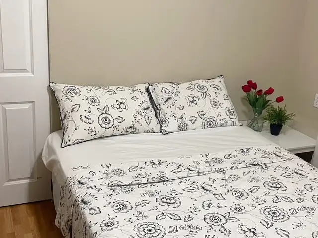 One Private bedroom-CloseToJoyceSkytrain-Female Only