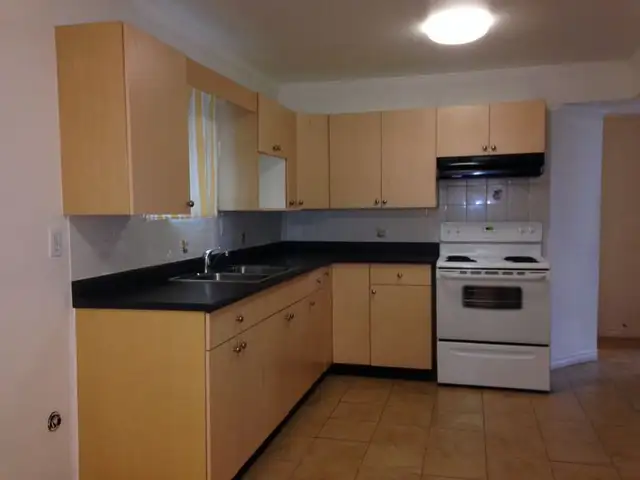 One Private bedroom-CloseToJoyceSkytrain-Female Only - Photo 5