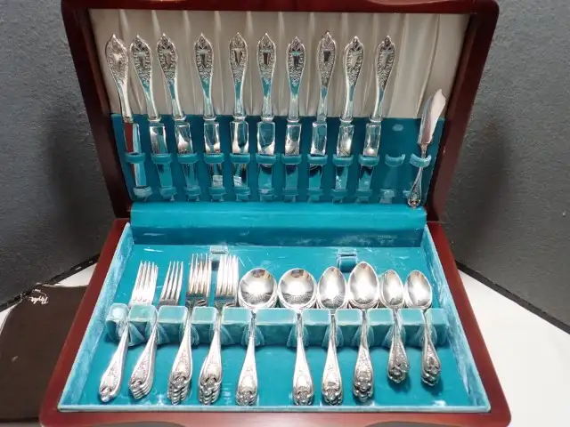 Old Colony Pattern Silverware - Photo 2