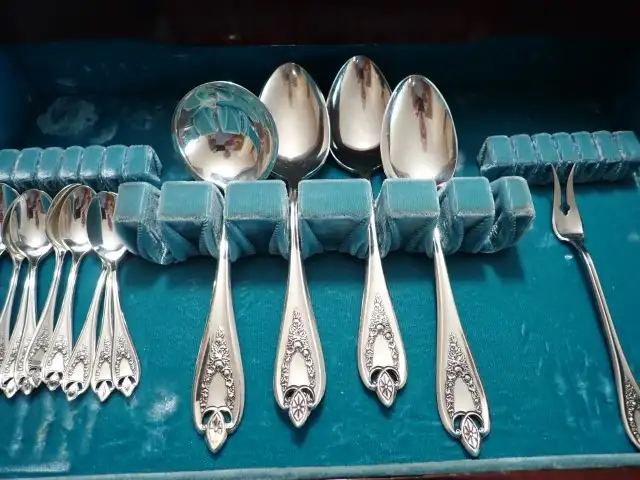 Old Colony Pattern Silverware - Photo 8