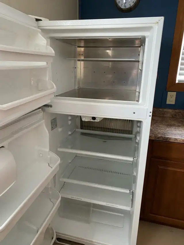 propane fridge - Photo 2