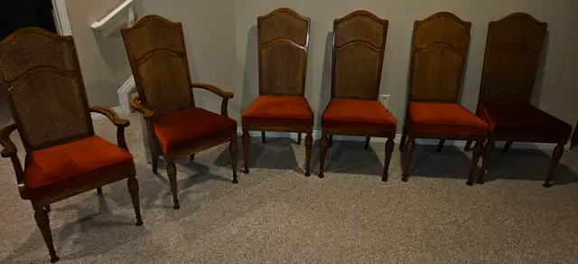 Table and 6 Chairs $250. Delivery Available - Photo 5