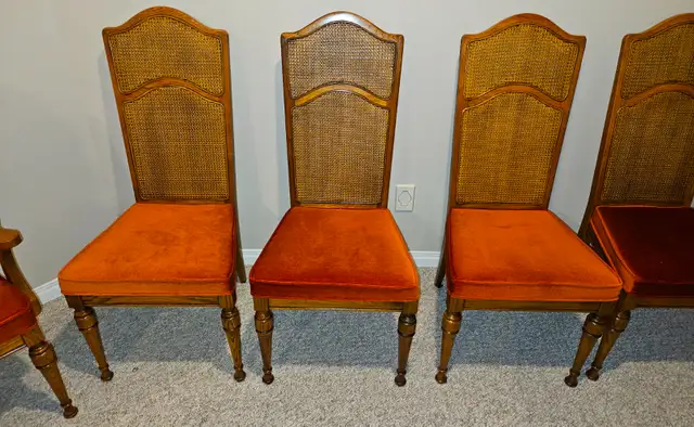 Table and 6 Chairs $250. Delivery Available - Photo 6