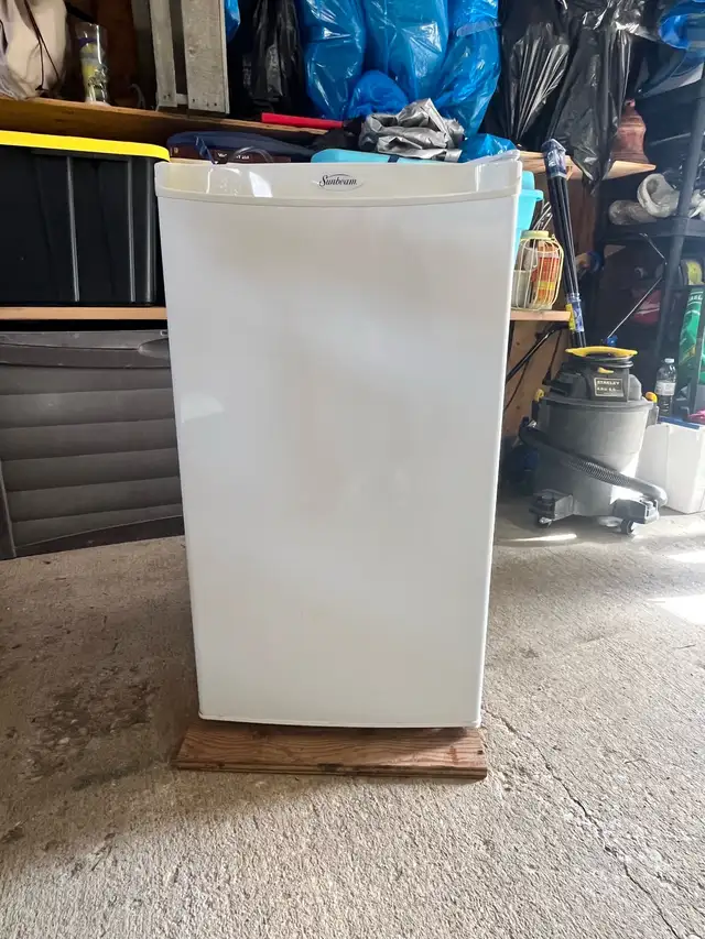 Mini fridge