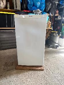Mini fridge
