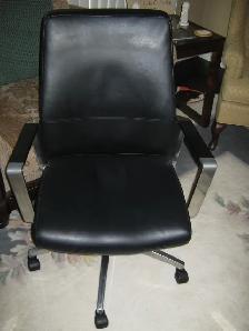 OFFICE CHAIR