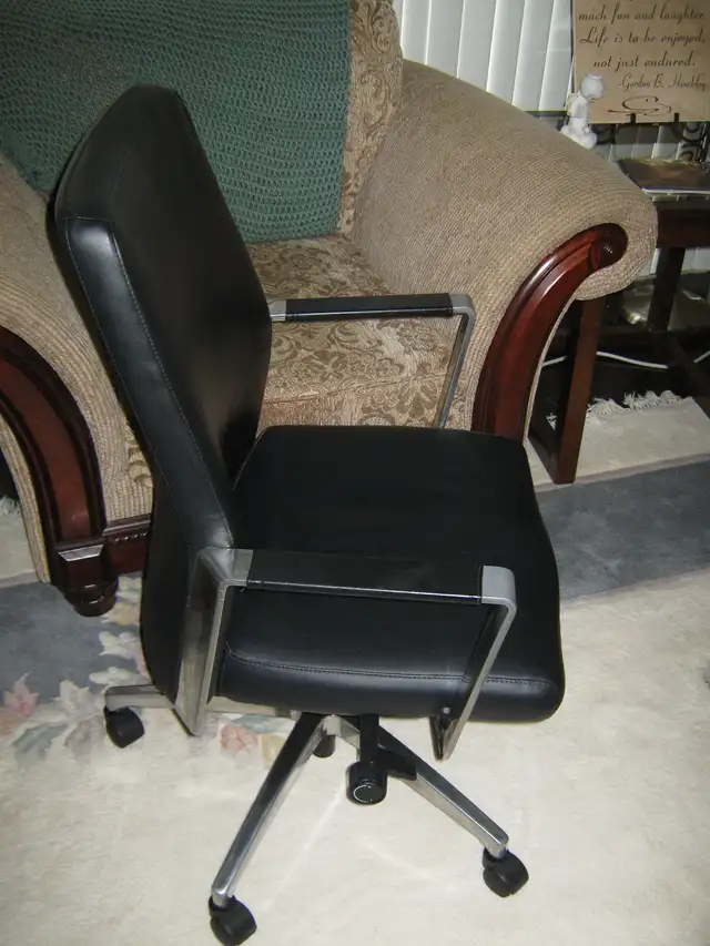 OFFICE CHAIR - Photo 2