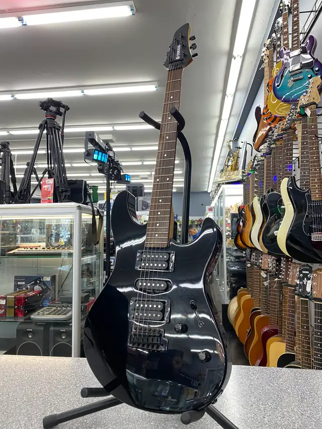 Yamaha RGX121Z Electric Guitar