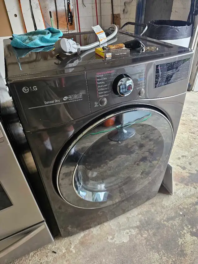 LG dryer NEW ! sale - Photo 4
