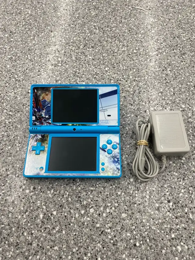 Nintendo DSi Console (Blue) - Photo 2