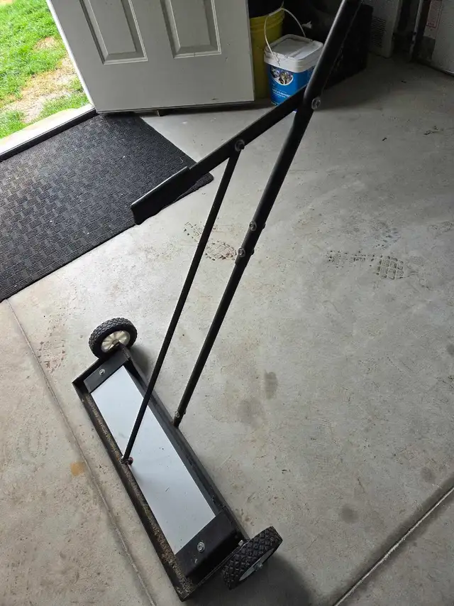 rolling magnet sweeper
