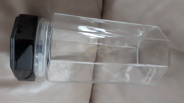 GRAND POT NEUF EN VERRE ÉPAIS 9'HAUTx5'DIAMÈTRE  COUVERT: $10.00 - Photo 2
