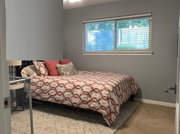 A private room for rent  in Calgary, NW, AB, $500, walk to LRT