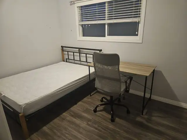 A private room for rent  in Calgary, NW, AB, $500, walk to LRT - Photo 3