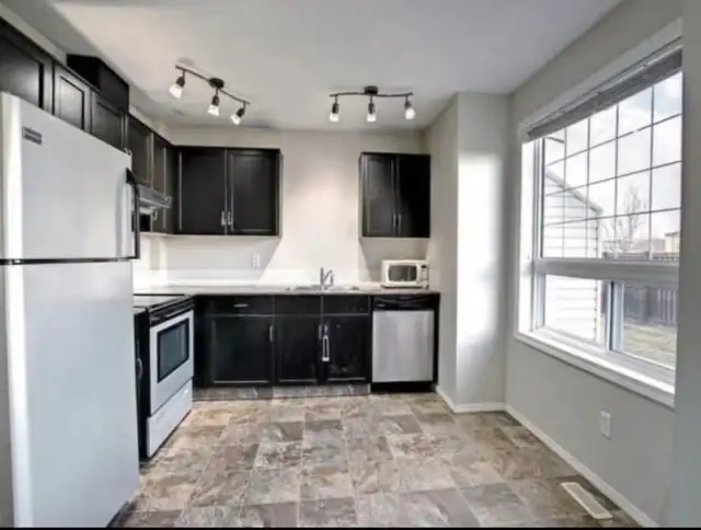 A private room for rent  in Calgary, NW, AB, $500, walk to LRT - Photo 4