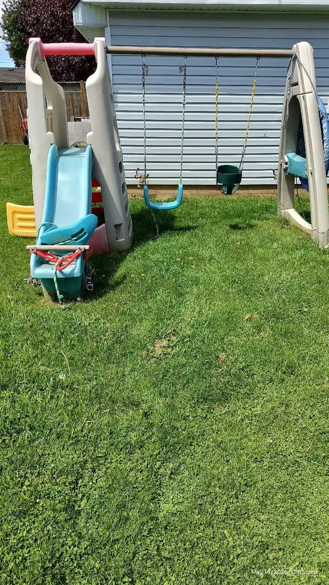 Everything Must Go - Photo 2