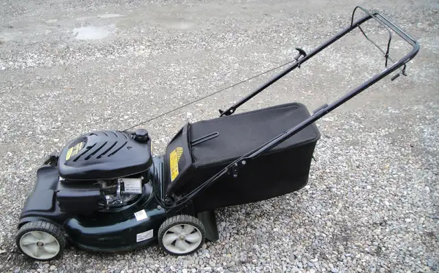 YARDWORKS SELF PROPELLED GAS LAWN MOWER