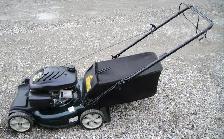 YARDWORKS SELF PROPELLED GAS LAWN MOWER