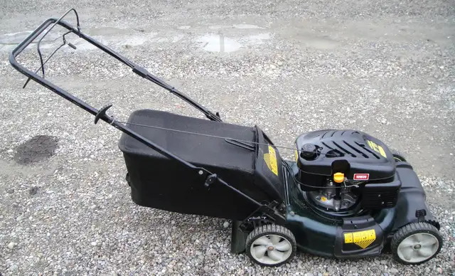 YARDWORKS SELF PROPELLED GAS LAWN MOWER - Photo 2