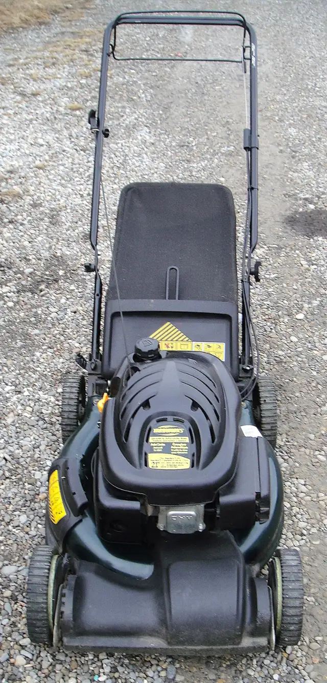 YARDWORKS SELF PROPELLED GAS LAWN MOWER - Photo 3