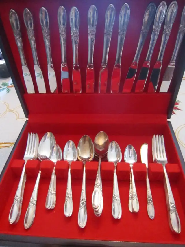 #130E  WHITE ORCHID silverware set for 12 - Photo 2