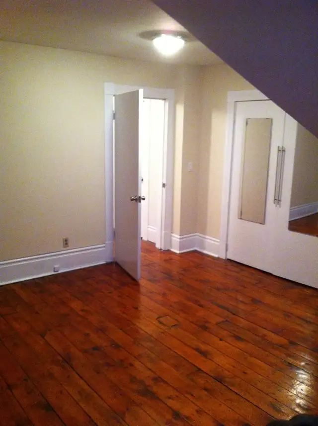 Prime South Riverdale: Renovated 2-Storey Row House - Photo 5