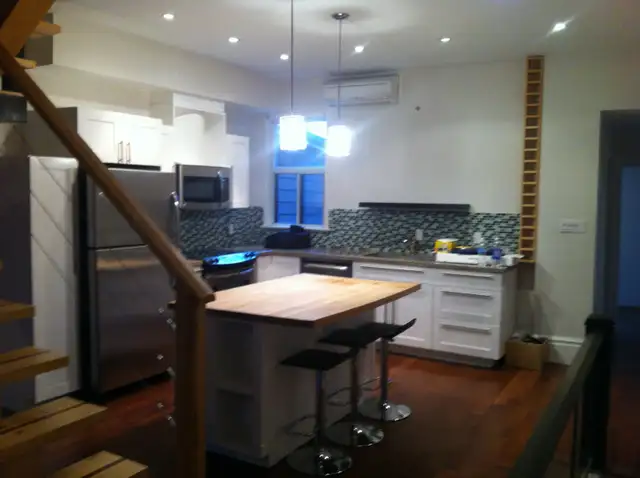 Prime South Riverdale: Renovated 2-Storey Row House - Photo 7