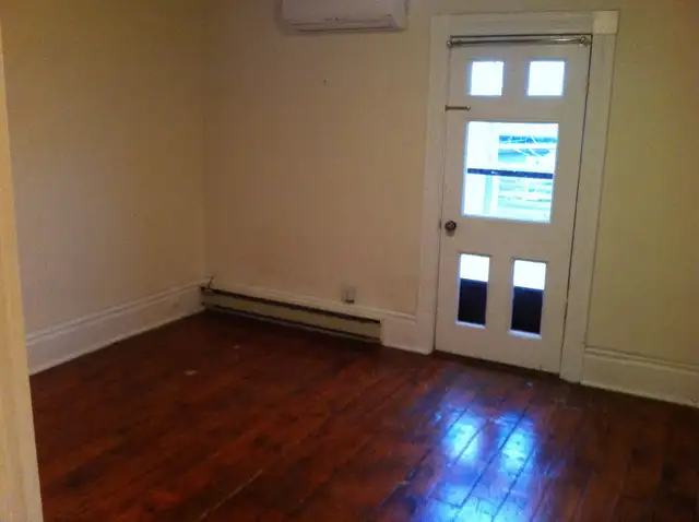 Prime South Riverdale: Renovated 2-Storey Row House - Photo 10