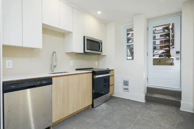 Room in renovated 4 1/2, Plateau, June 1 — utilities included - Photo 2