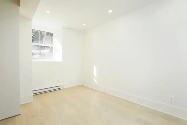 Room in renovated 4 1/2, Plateau, June 1 — utilities included - Photo 4