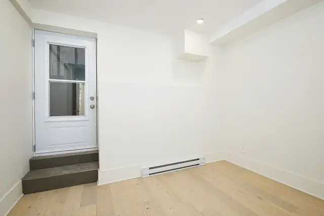 Room in renovated 4 1/2, Plateau, June 1 — utilities included - Photo 7