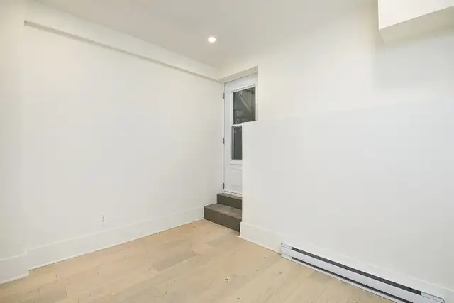 Room in renovated 4 1/2, Plateau, June 1 — utilities included - Photo 8