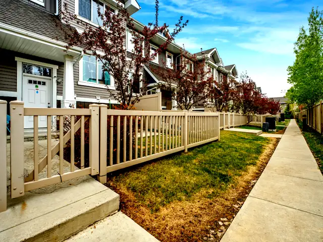 Quick Sale-Townhouse in Chappelle Gardens $314,000 - Photo 2