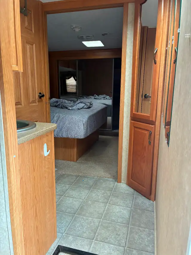 2008 Sandpipier fifth wheel camper (Bunk room) - Photo 5