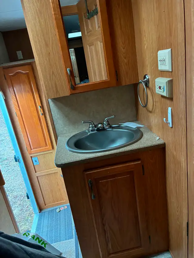 2008 Sandpipier fifth wheel camper (Bunk room) - Photo 8
