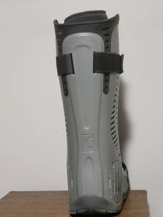 Walking boot - Photo 2