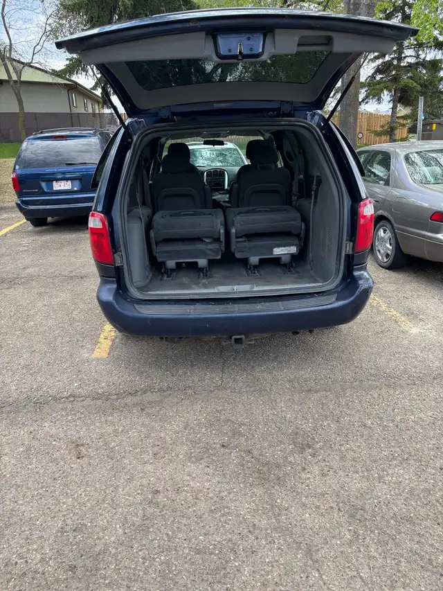 Dodge Caravan - Photo 2
