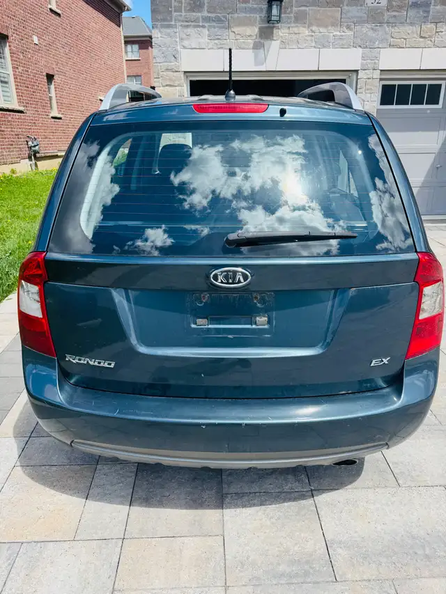 2011 Kia Rondo Sport ( LOW KM ) - Photo 2