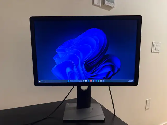 1080p 22 inch vga monitor   usb converter   stand  - PICKUP ONLY