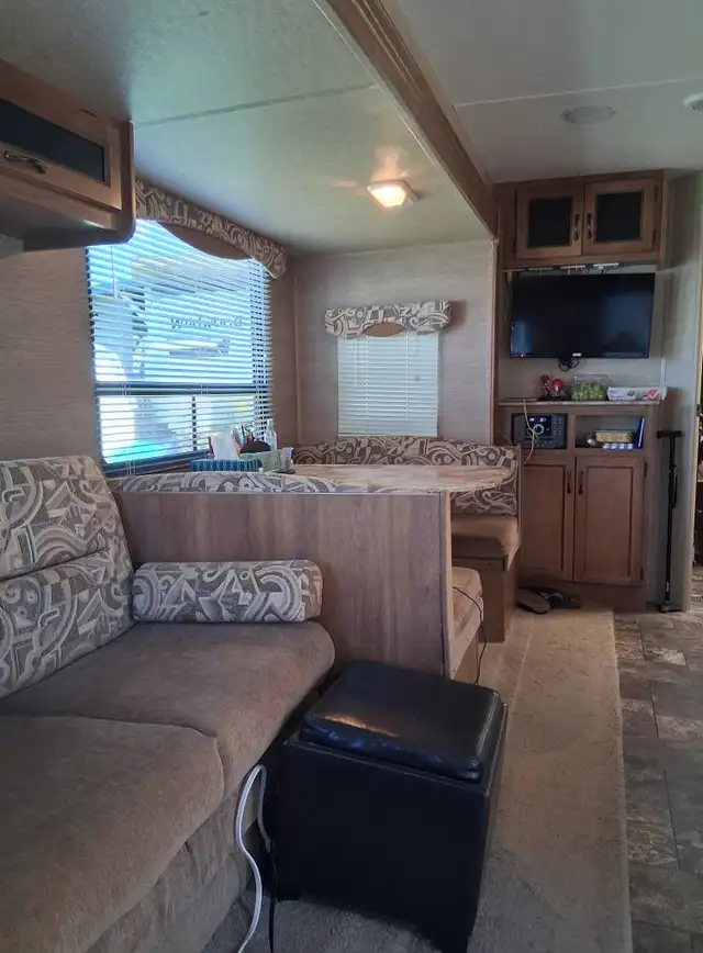 2015 Catalina 50th Anniversary Edition Couples Trailer. - Photo 2
