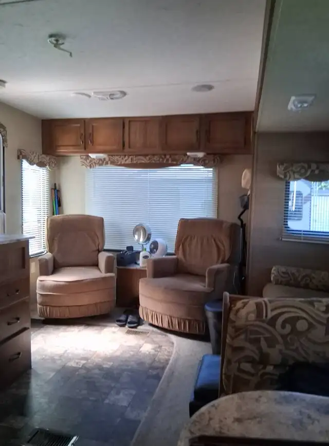 2015 Catalina 50th Anniversary Edition Couples Trailer. - Photo 4
