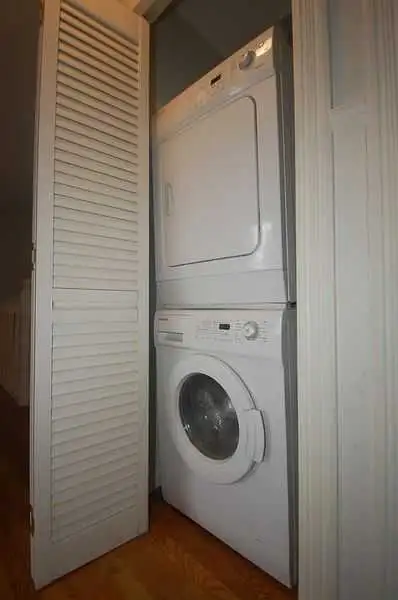 Dufferin Grove apartment in house, with two bedrooms, maybe 3! - Photo 7