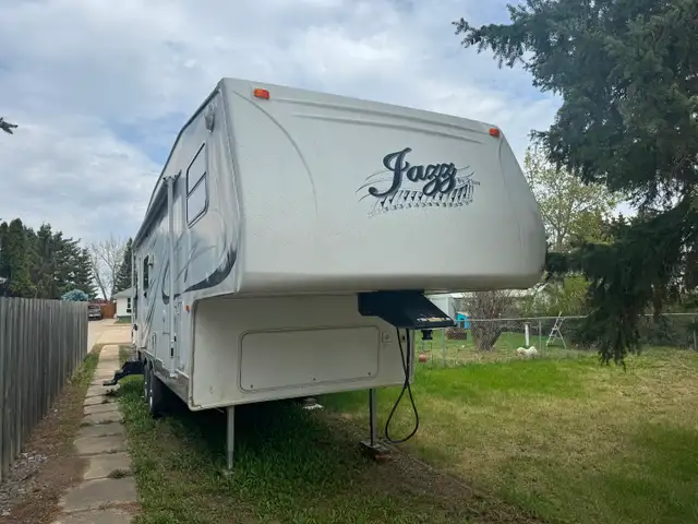 2006 26 ft Thor Jazz 5th Wheel trailer