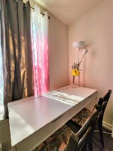 May 24th - Weekly Furnished Room rental in Kensington Market - Photo 4