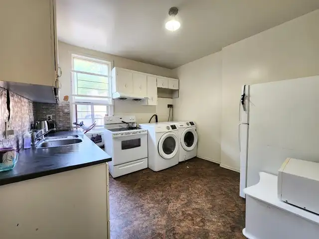 May 24th - Weekly Furnished Room rental in Kensington Market - Photo 7