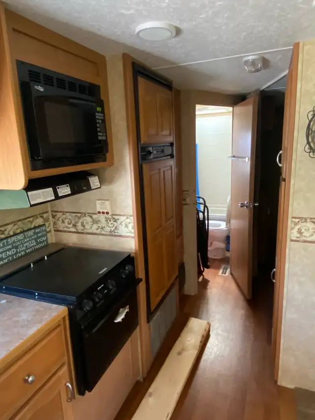 Camper For Sale - Photo 9