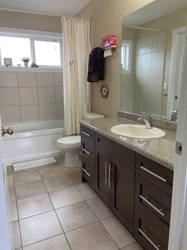 2 Bedroom Duplex near Canora, Edmonton - Photo 5