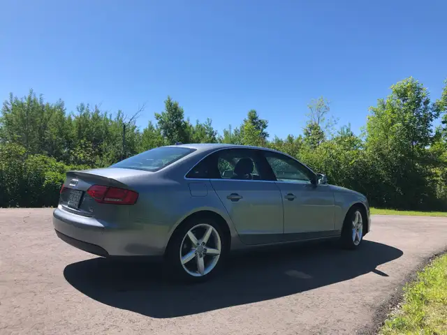 MINT 2010 AUDI A4 S-LINE QUATTRO - Photo 2